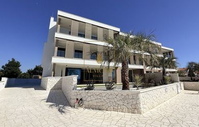 Exkluzívne apartmány v prvom rade pri mori, blízko Zadaru