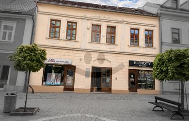 Budova na pešej zóne v centre mesta na predaj , ul.Mostová