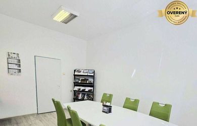 Priestranná, klimatizovaná 4- kancelária s parkovacími miestami
