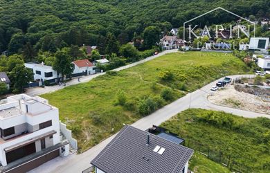 Nová Koliba- prémiový stavebný pozemok 687m² priamo pod lesom