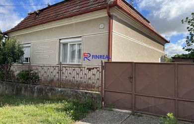 FINREAL exkluzívne ponúka NA PREDAJ rodinný dom v obci Búč