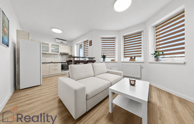 PLUS REALITY | REZERVOVANÉ | Kompletne zariadený dvojizbový byt s balkónom a parkovacím miestom v meste Dunajská Streda na predaj !