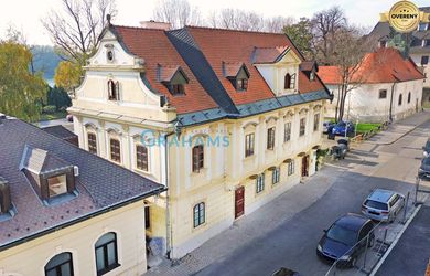 Podnikajte na nábreží Dunaja. Prenájom historického Rybárskeho cechu pri Vydrici.