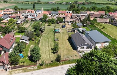 AZ. NA PREDAJ STAVEBNÝ POZEMOK - KOŠOLNÁ,  709 m2