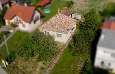 NA PREDAJ VÝNIMOČNÝ POZEMOK 1907 m² S RODINNÝM DOMOM, ČEREŇANY
