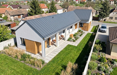 Pozemok 1525 m² s domom v Horných Lovčiciach – len 91 €/m²!