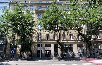 Obchodný priestor - 150 m² na prenájom v centre Starého Mesta Bratislava