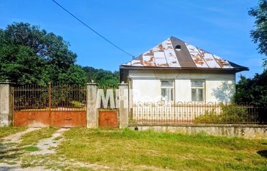 VYŠNÝ LÁNEC - starší RD, rovinatý pozemok Tichá lokalita