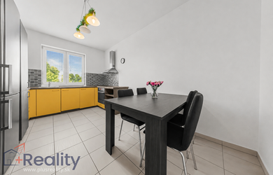PLUS REALITY | REZERVOVANÉ | Kompletne zariadený dvojizbový byt s klimatizáciou a parkovaním v centre mesta Dunajská Streda na predaj!