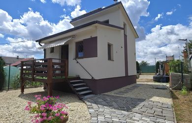 PNORF – pasívna murovaná rekreačná chata s nulovými nákladmi pri Váhu | bazén | garáž | 85 m² | pozemok 320 m² | Leopoldov