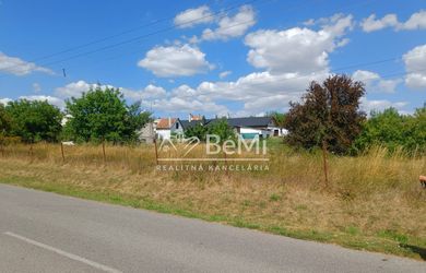 Stavebný pozemok Kuzmice 641 m² - Exkluzívna ponuka 022-14-RAKOE