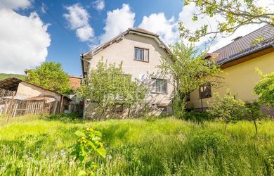 RODINNÝ DOM V OBCI OMŠENIE, KRÁSNA PRÍRODA, 524 M2 POZEMOK, ZA DOMOM POTÔČIK
