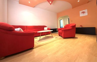 +++ NOVINKA +++ VEĽKOMETRÁŽNY 3 IZBOVÝ BYT V CENTRE SEREDE NA PREDAJ +++