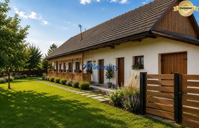 Ponúkame na predaj staršiu usadlosť