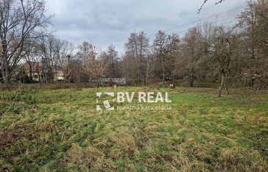 BV REAL Na predaj stavebný pozemok 671 m2 Nováky FM2367