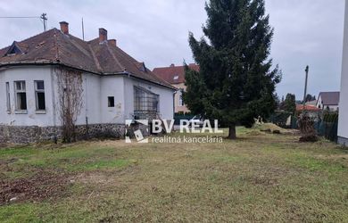 BV REAL Na predaj rod. dom, pozemok 1405 m2 Prievidza FM2406