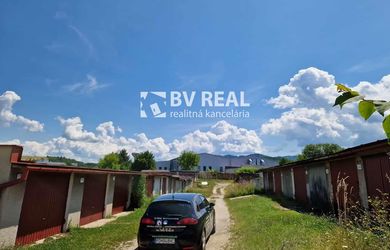 BV REAL Na predaj pozemok 27 m2 na garáž Prievidza FM2420