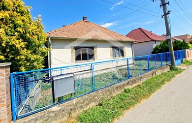 EXKLUZÍVNE Na predaj 3i rodinný dom, Dyčka - Vráble, pozemok 790m2