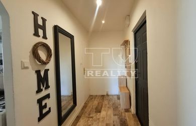 PRIESTOR, DOBRÁ ADRESA A POTENCIÁL
3-izbový byt ,70 m² , 5. poschodie, | balkón.  Michalovce – Stráňany.