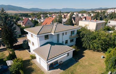 VÝNIMOČNÁ NEHNUTEĽNOSŤ V PRIEVIDZI |1 x 123 m² + 2 × 141 m² + 48 m² APARTMÁN | BÝVANIE • PODNIKANIE • INVESTÍCIA
