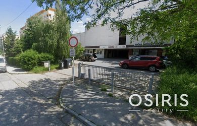 Samostatná garáž v zabezpečenom parkovacom dome – Štefana Králika