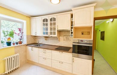 Na PREDAJ kompletne rekonštruovaný 3-izbový byt, 71 m2, Handlová, 29. Augusta