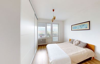 Priestranný 2 izbový byt po čiastočnej rekonštrukcii | 65 m² | Balkón + loggia, výhľad na Fatru a Martinské hole | Hurbanova, Martin