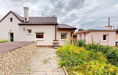 Rodinný dom po rekonštrukcii v príjemnej časti obce Suchohrad