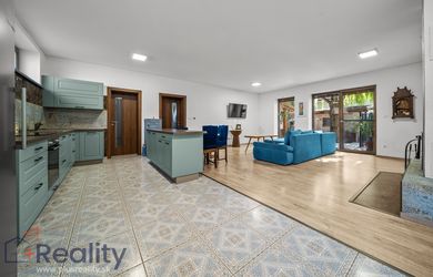 PLUS REALITY | Veľkorysý rodinný dom s dvoma bytmi a podnikateľskými priestormi v obci Dunajská Lužná na predaj !