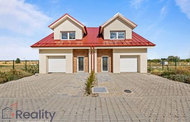 PLUS REALITY | Moderný štvorizbový rodinný dom v dvojdome s garážou a veľkorysou úžitkovou plochou v obci Andovce na predaj !