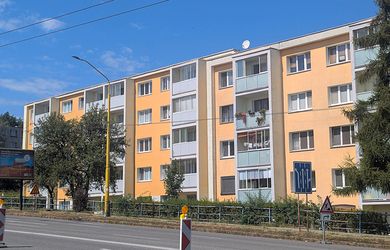 3 izbový byt s lodžiou na Terase, ulica Slobody, OV, 2.p., lodžia, PS, kúpou voľný, s možnosťou dokúpenia garáže priamo pri dome