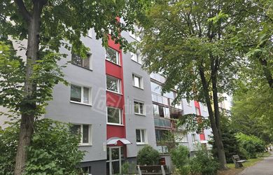 DIRECTREAL|Zrekonštruovaný byt, zmenená dispozícia, výborná orientácia V/Z, časť plná zelene